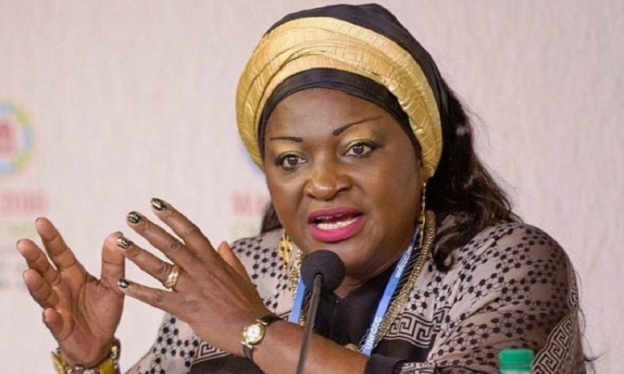 Le Minhdu, Célestine Ketcha Courtès, interdit le commerce à la sauvette à la Poste centrale